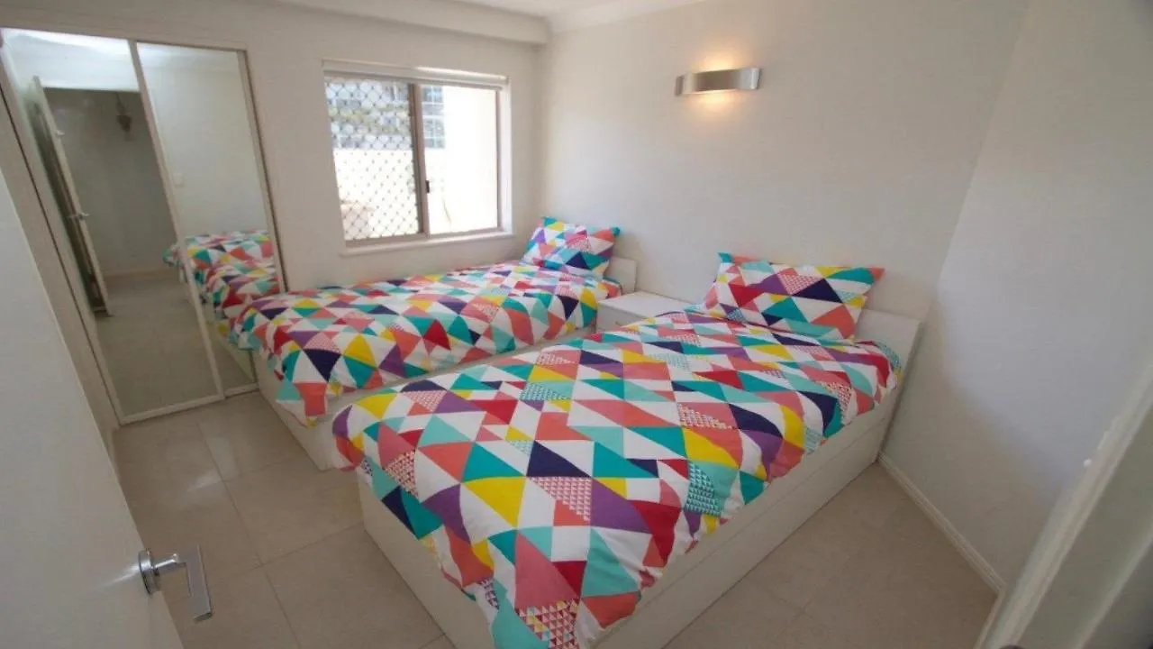 Pandanus Shores Unit 2 Kings Beach Qld 칼론드라